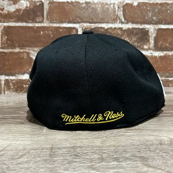 Mitchell and Ness - Picture 4 of 8